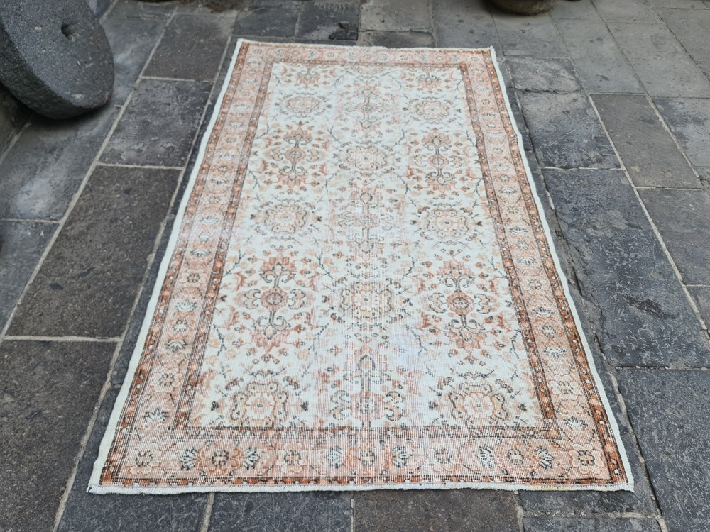 Vintage Turkish Oushak Rug 4x6.7 Ft Distressed Anatolian Medallion Farmhouse