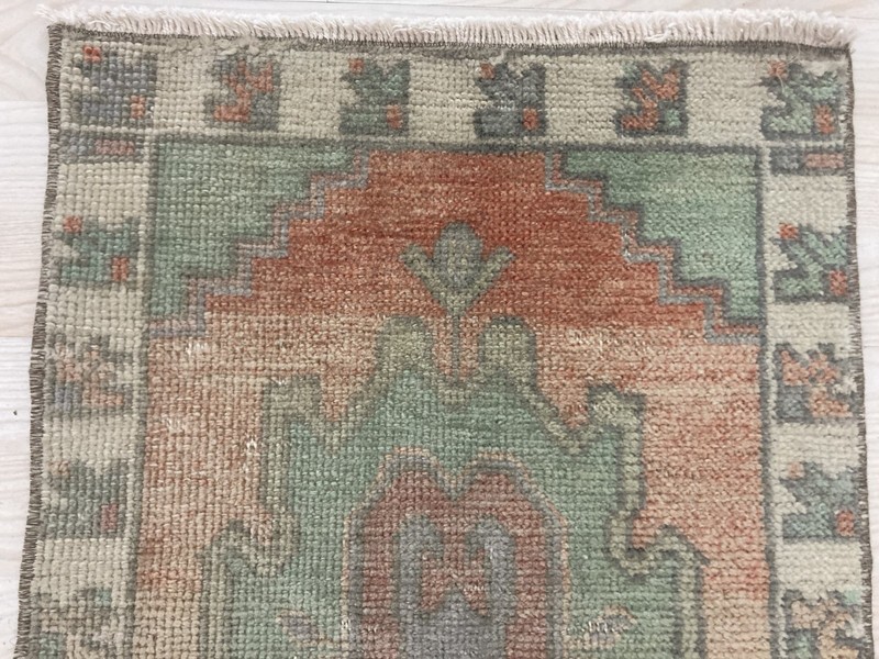 Small Orange rug, Turkish rug, Vintage Rug, Wool rug, Doormat rug, 1.5 x 2.7 ft gallery