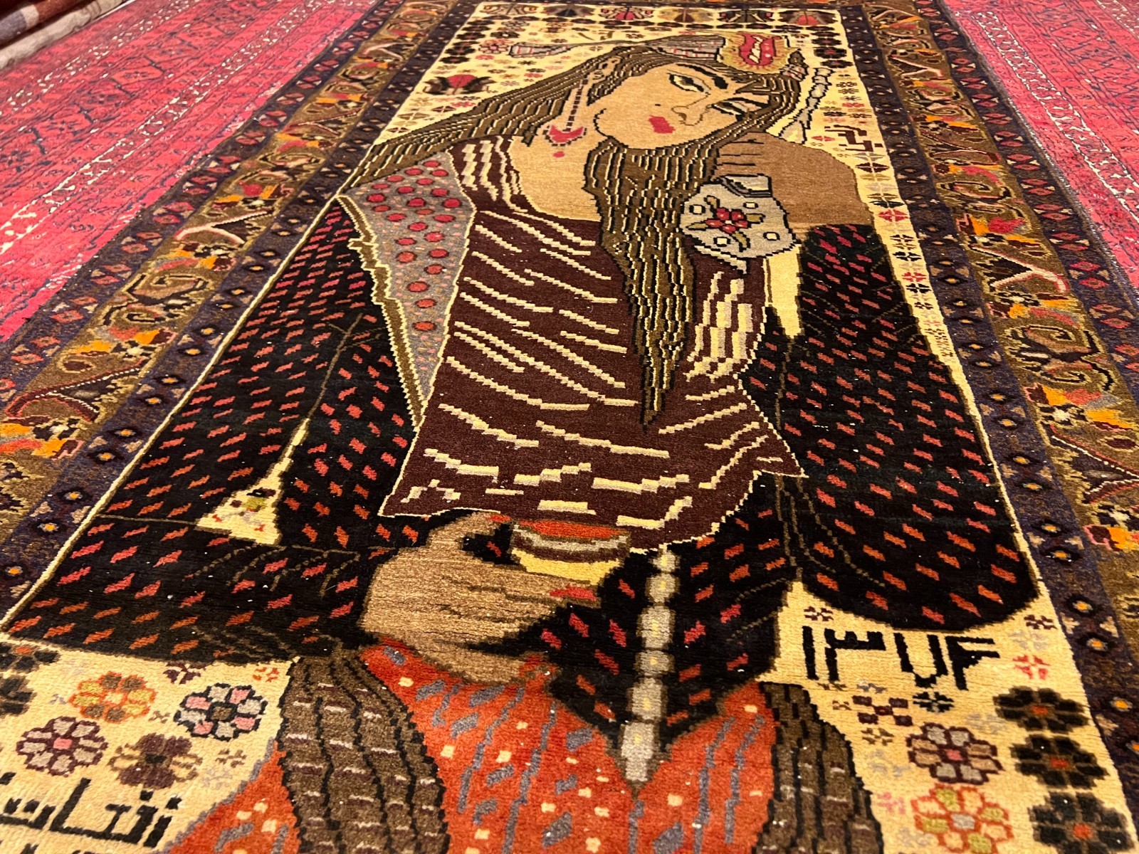 110 X 210 COLLECTORS' ITEM Vintage Stunning Laila A Cup of Vine Portrait Carpet gallery