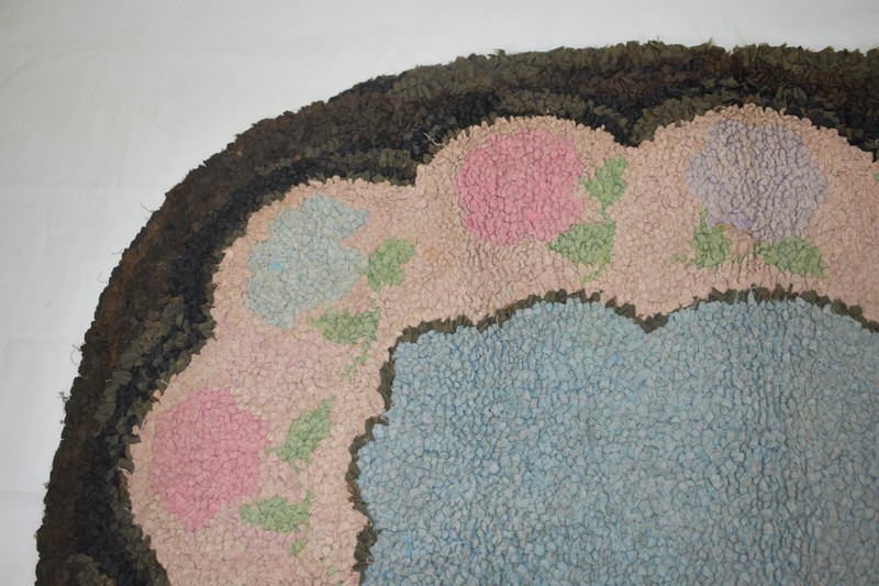 VINTAGE HANDMADE HOOKED OVAL RUG FLORAL FLOOR/WALL DECOR FOLK ART 38” x 27” gallery