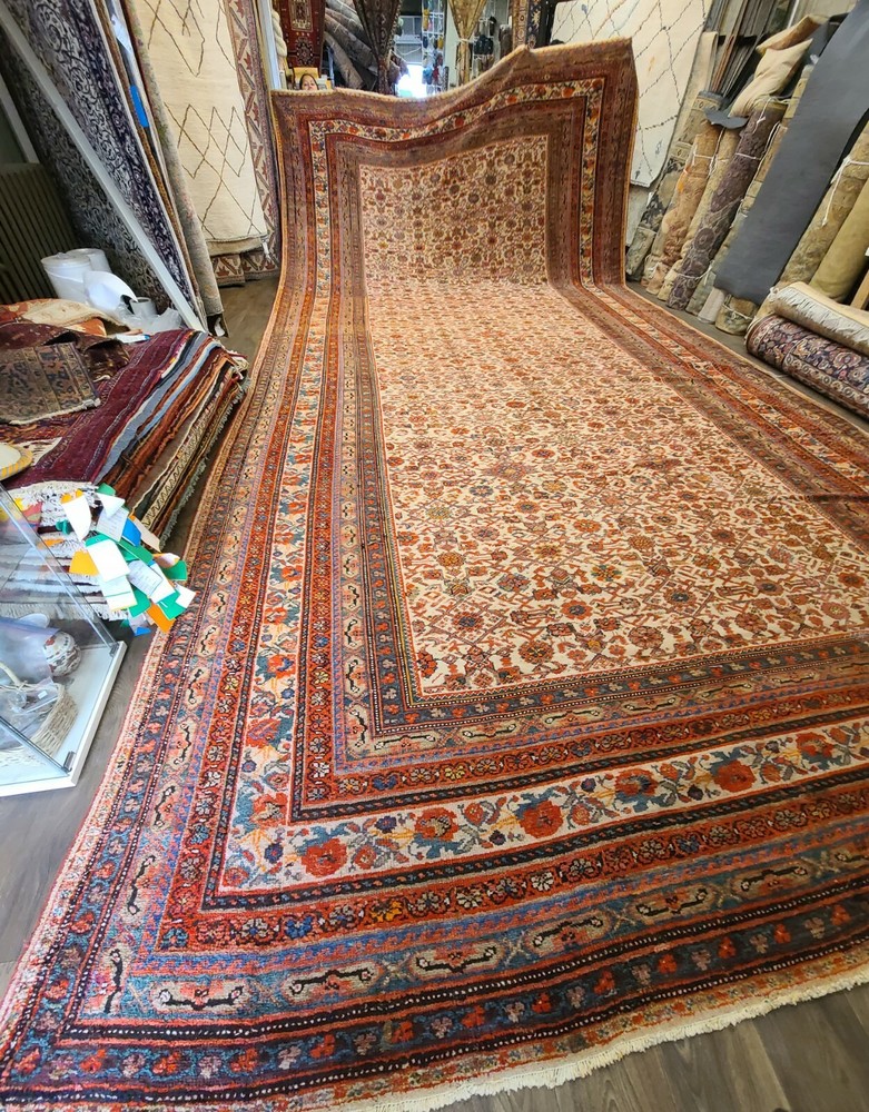 Very large Antique authentic handwoven P Mahal circa 1920s size 11'×22'