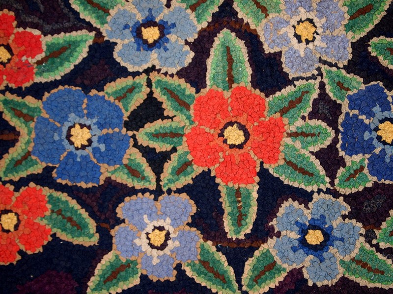 Handmade antique American Hooked rug 3.4' x 5.4' (103cm x 166cm) 1920s - 1C677 gallery