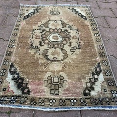 Camel Brown 2×3 ft Vintage Oriental Wool Rug With Cream Center – Tariff Free