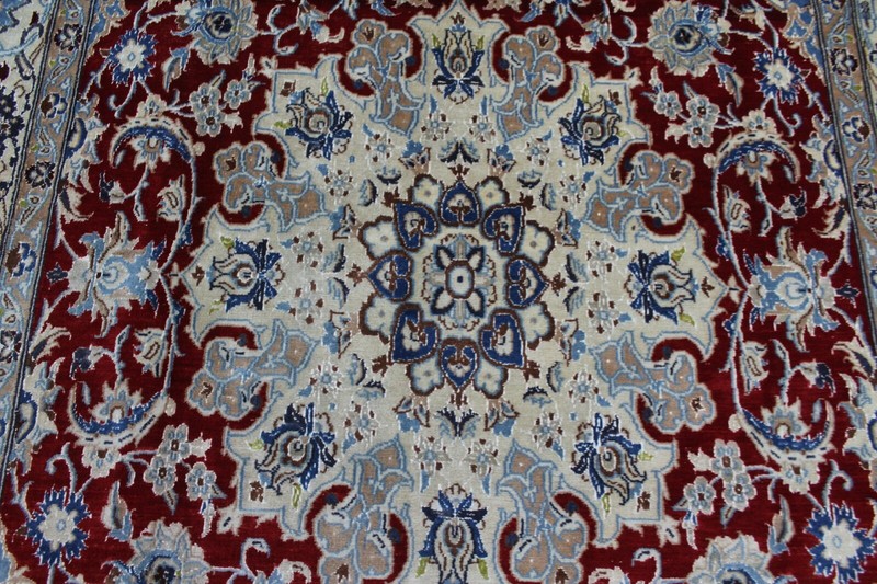 FINE HANDMADE NAIN WOOL AND SILK WITH FINE FLORAL DESIGN 255 x 150 CM gallery