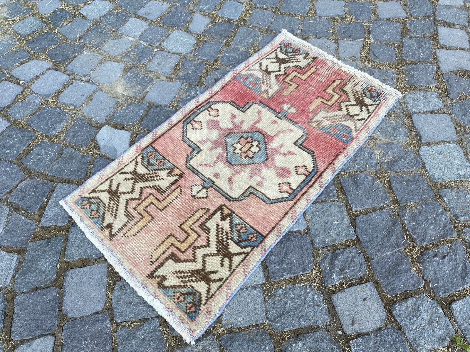Vintage Oushak Rug, Hand-Knotted Wool, Salmon Cream Muted Boho Accent Rug gallery