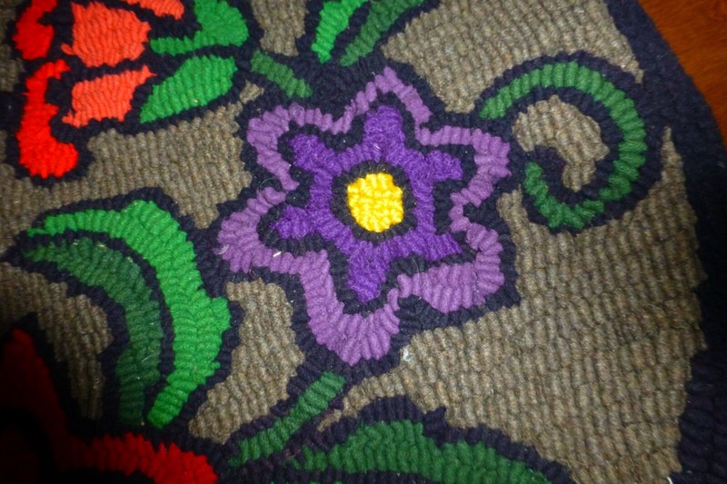 Vintage Folk Art Hand Hooked Floral Oval Rug~~ 21.5 x 33 gallery