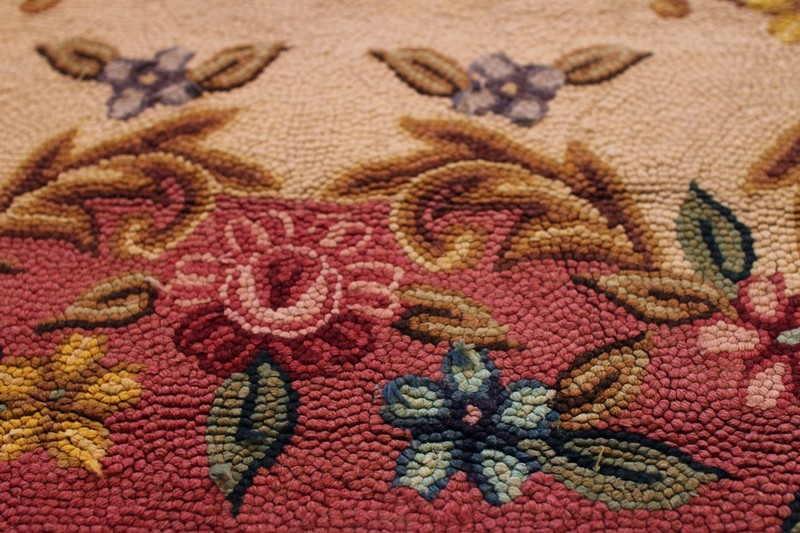 Early 1900s-1930s Antique American Hooked large living room rug 5'3" x 8'2" gallery