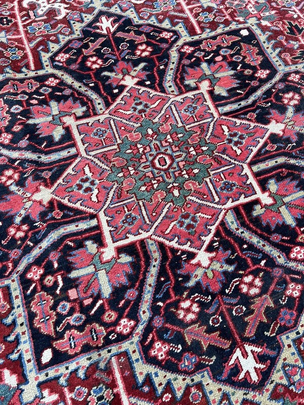 Antique Heriz Carpet 8’6”x11’5” 1940s In Excellent Condition gallery