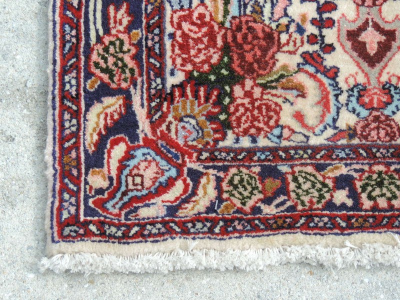 2x4ft. Handmade Sarouk Wool Rug gallery