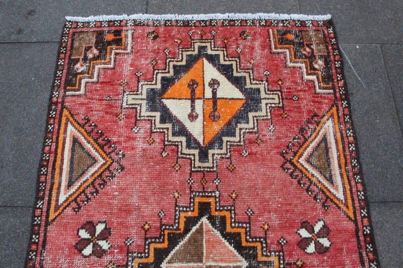 Vintage Worn Hand Made Traditional Oriental Wool Faded Red Rug 173x105cm gallery