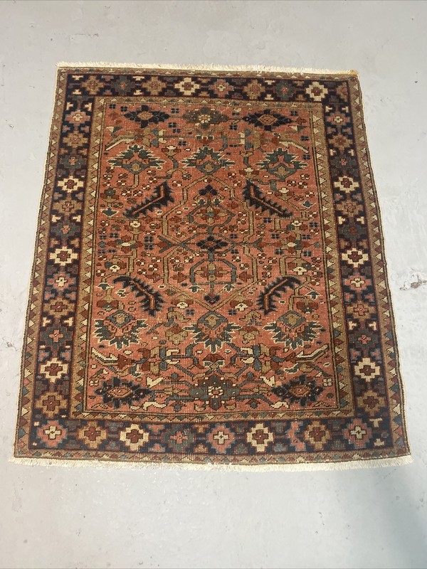 Antique Heriz Serapi Rug gallery