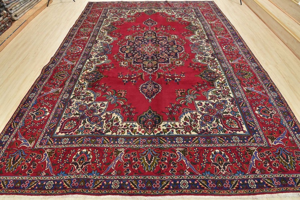 Vintage Traditional Oriental 10'2'' x 13'3'' Red Wool Hand-Knotted Area Rug