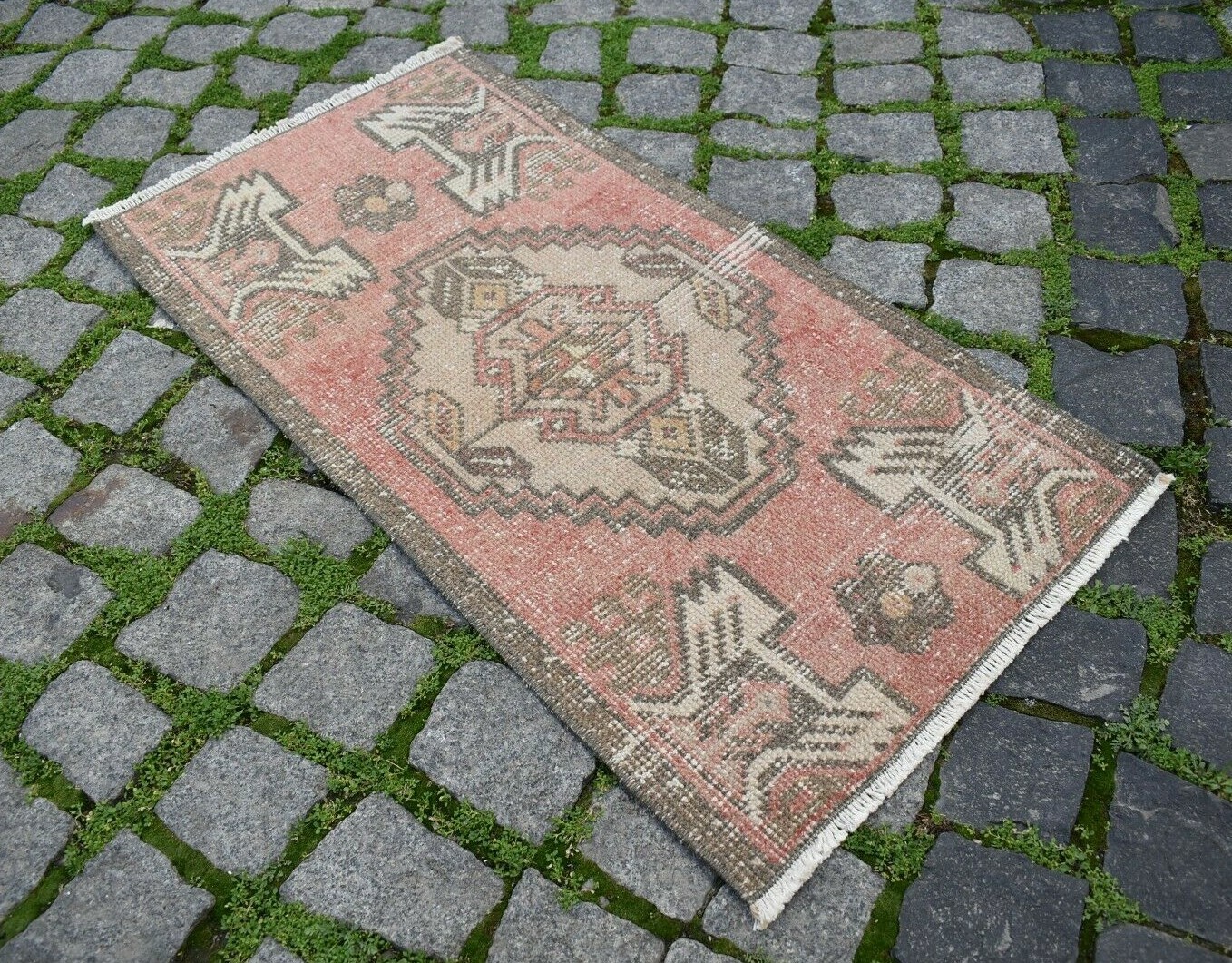 DoorMat Rug,1'6 x 3'0 ft,Turkish Rug, Vintage,Bohemian Rug, Anatolian Oushak Rug gallery