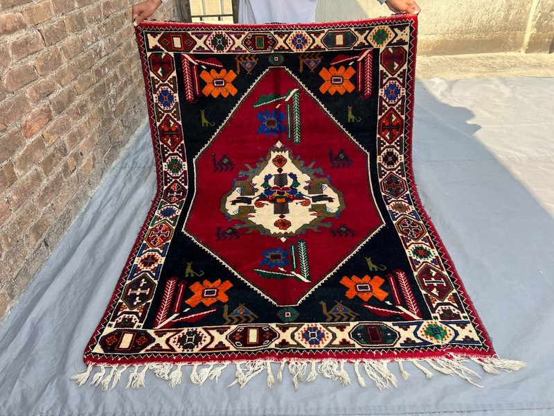 COLLECTORS' ITEM Vintage Stunning Natural Vegetable Fine Quality Pictorial kazak gallery