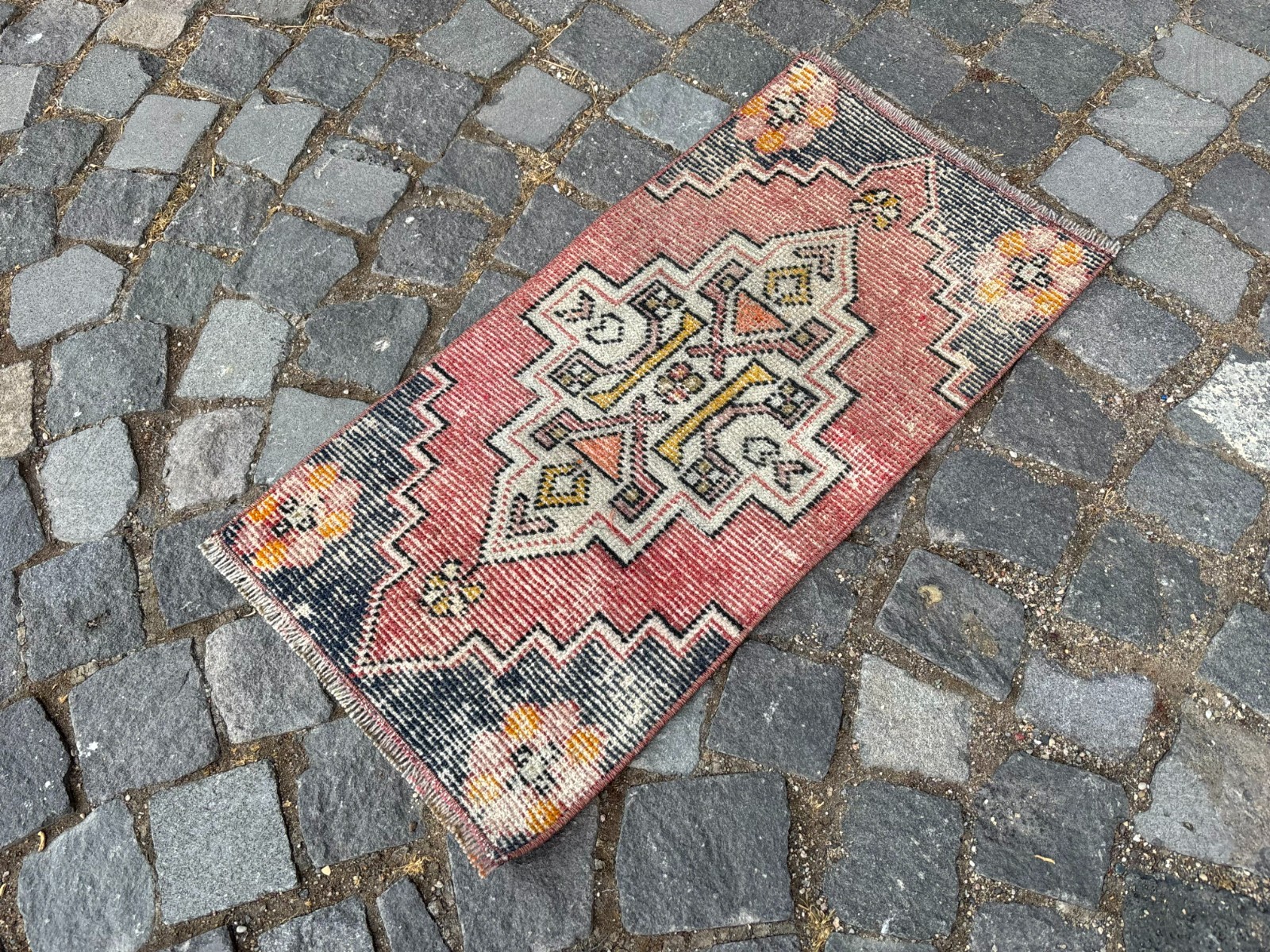 Vintage handmade rug,Turkish small rugs,Bohemian wool rug, Doormats 1,2 x 2,4 ft gallery