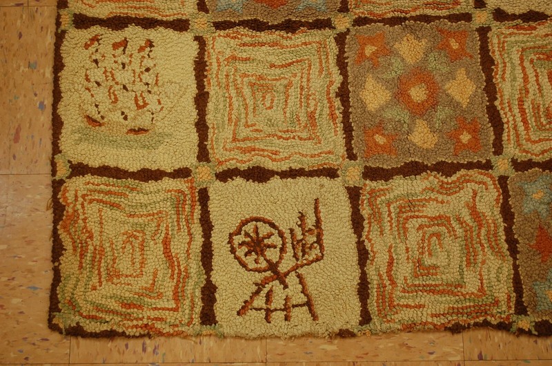 DETAILED ANTIQUE AMERICAN HOOKED RUG 4' x 7' WOOL,COTTON HAND HOOKED ON JUTE gallery