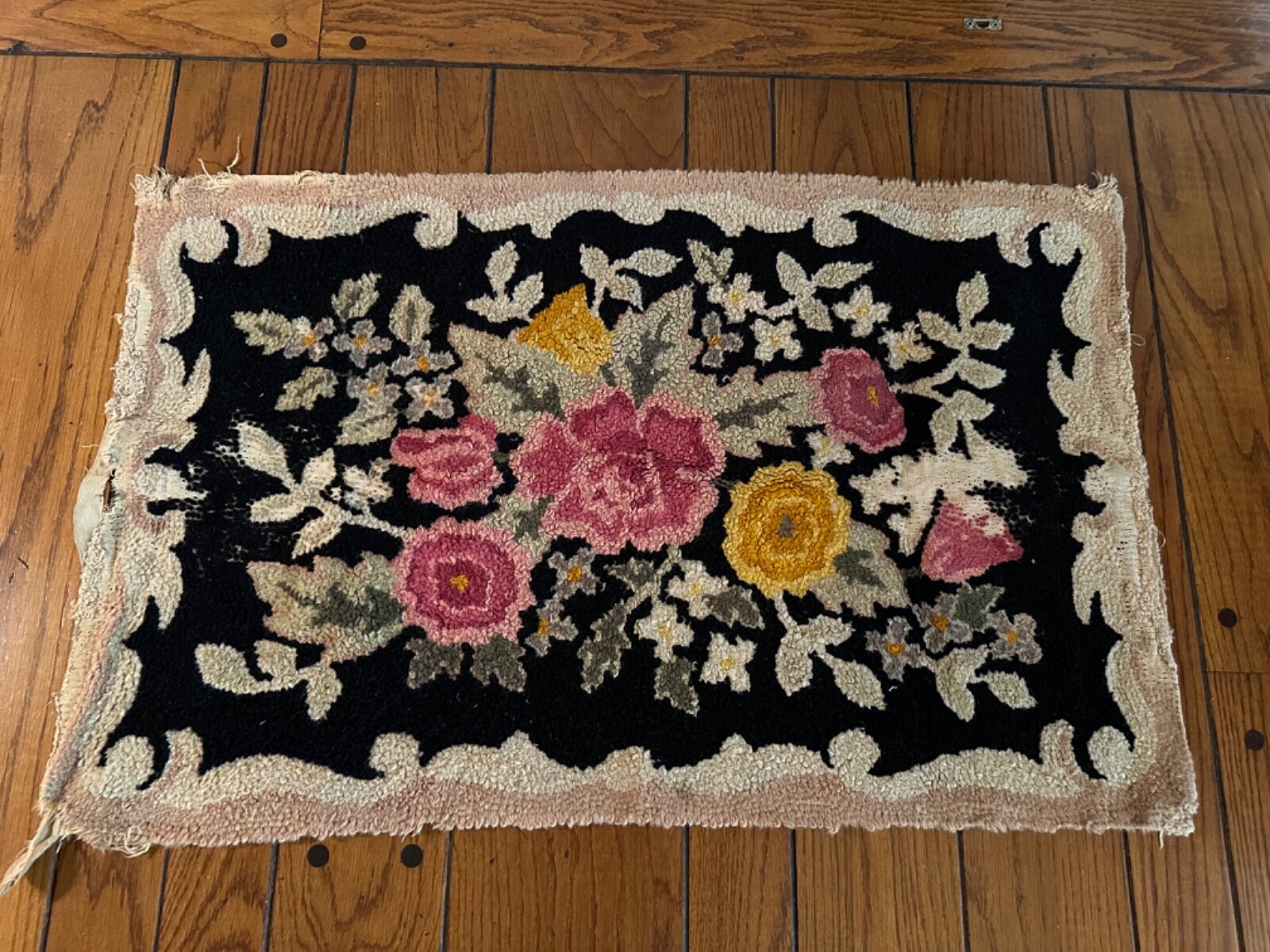 RARE Vintage Hand Hooked Floral Rug gallery