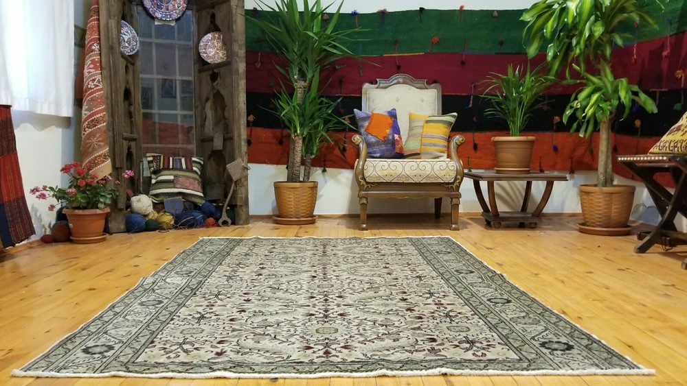Exquisite Vintage 1939-1950's Natural Dye Wool Pile Bunyan Rug 4’9”x6’1”