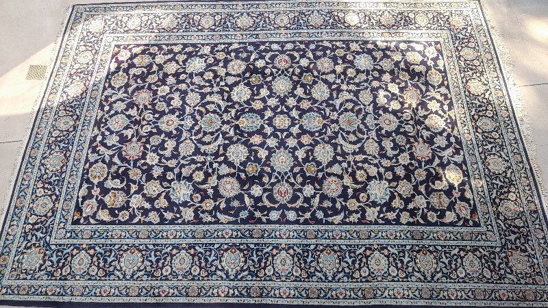 Kashaan design hand knotted wool rug in excellent condition
