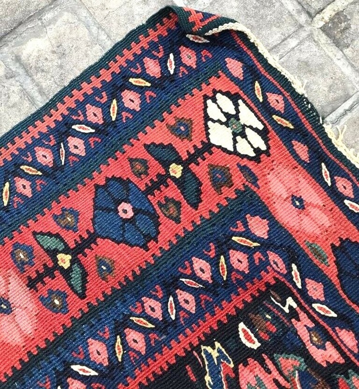 ANTIQUE SENNEH KILIM ( HIGH QUALITY FINISH ) Circa :1930 Size : 4' 11" x 6' 10' gallery