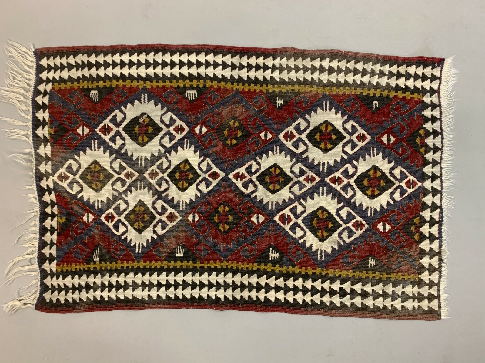Small Vintage Turkish Kilim 98x63 cm Wool Kelim Rug Red Blue Black gallery