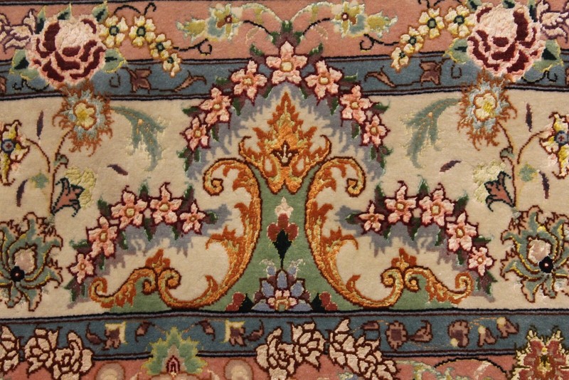 7' x 5' Handmade Fine Quality Tabris Rug, made out of 100% Natural Wool & Silk gallery
