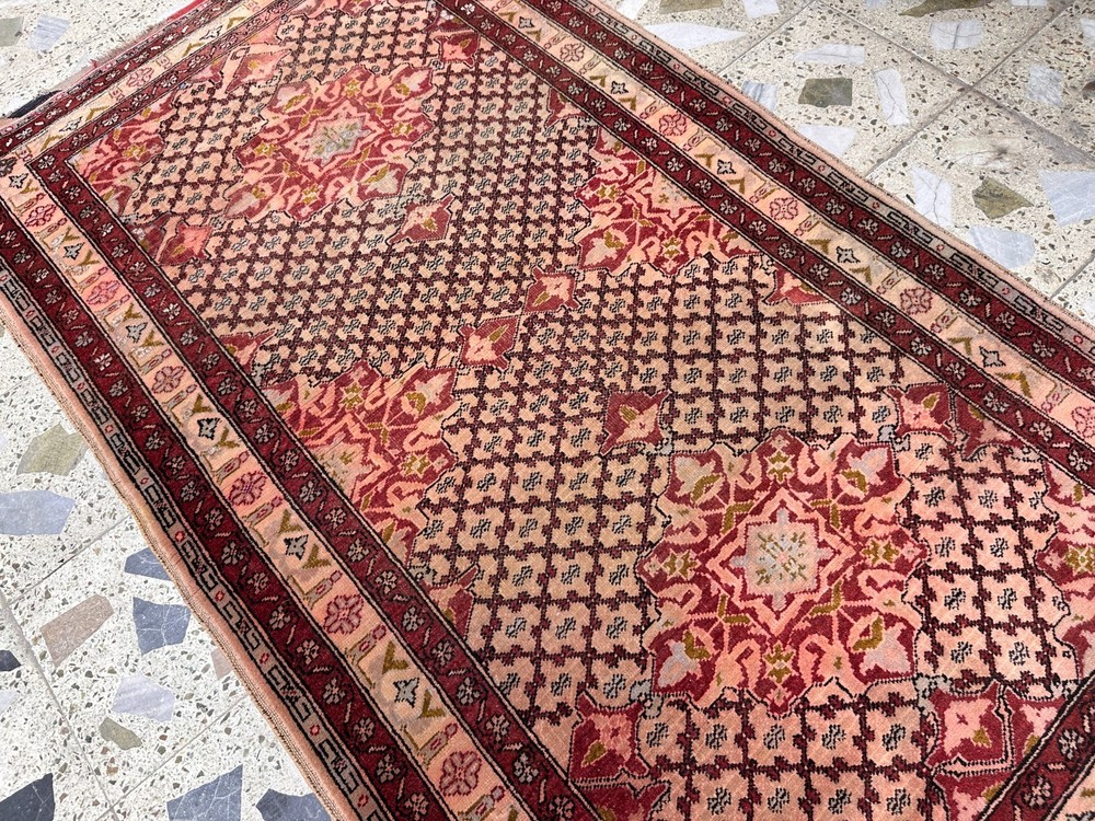 200 X 110 cm COLLECTORS' ITEM Vintage Kaisary Turkish Carpet