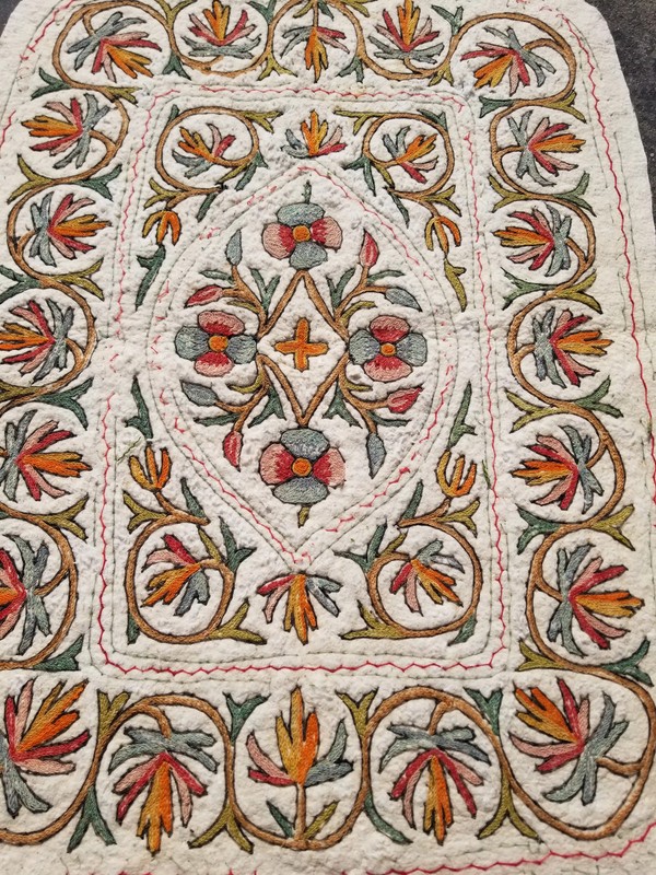 Vintage Handmade Kashmiri Aari Work Namda Wool Multicolor Rug 4.0x2.1 ft gallery