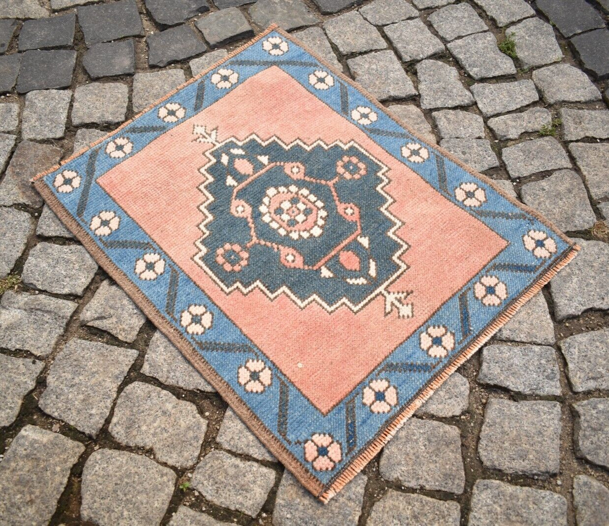 TURKISH RUG 21'' x 25'' VINTAGE ANATOLIAN HAND KNOTTED OUSHAK RUG MUTED DYE RUG gallery