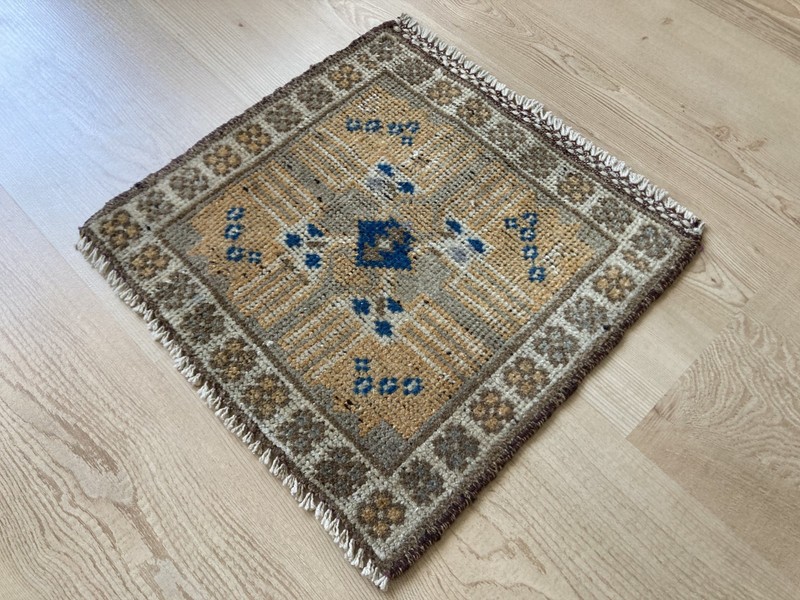 Brown rug, Turkish rug, Vintage Rug, Square rug, Wool rug, Doormat, 1.1 x 1.1 ft gallery