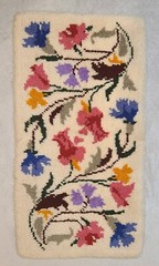 Vintage Hand Made American Hooked Rug Wool ~ Flowers ~ Floral 22″ X 42″