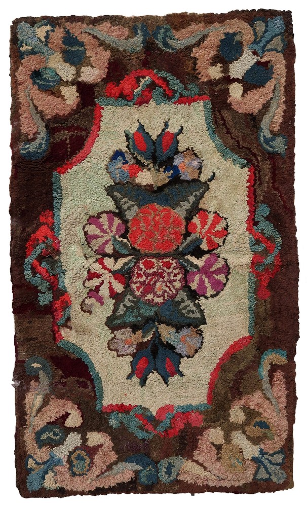 Handmade antique American Hooked rug 2' x 3.5' (63cm x 107cm) 1880s - 1C986