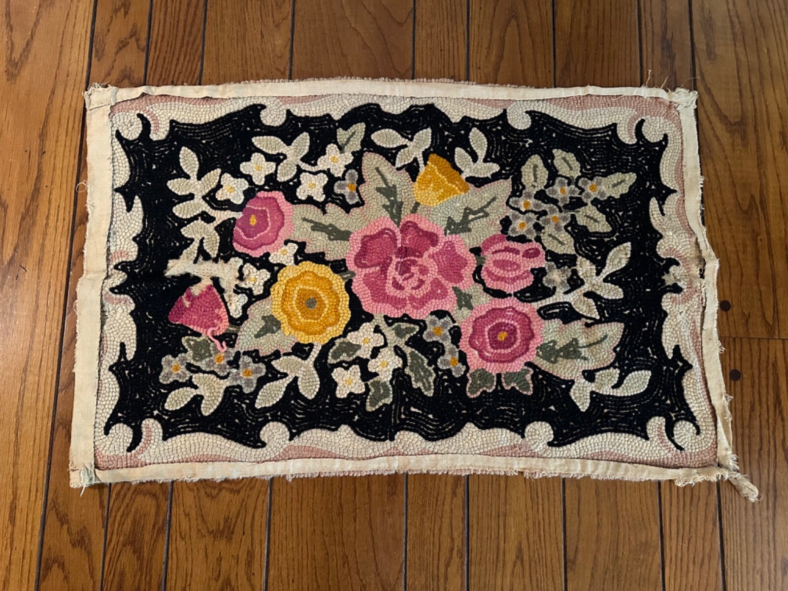 RARE Vintage Hand Hooked Floral Rug gallery