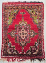 Antique Anatolian Wool Rug 38×50 in – Handwoven Medallion Small Area Rug