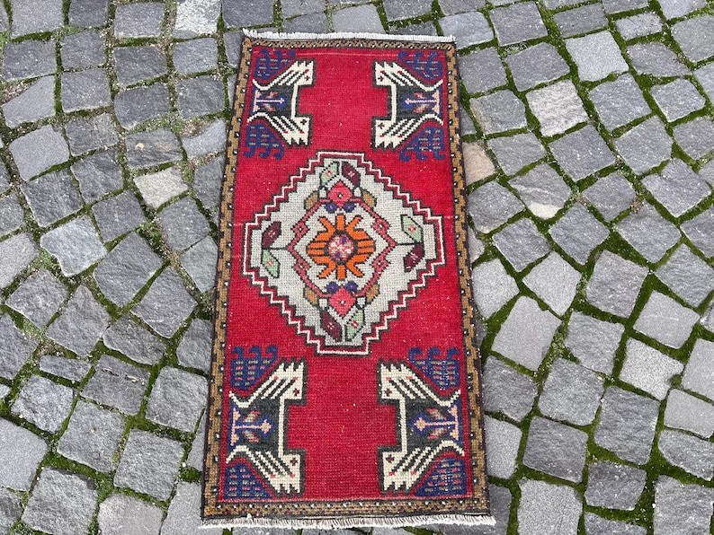 Handwoven Wool Kilim Rug, Small Vintage Turkish Oushak 1,6 x 3,1 ft gallery