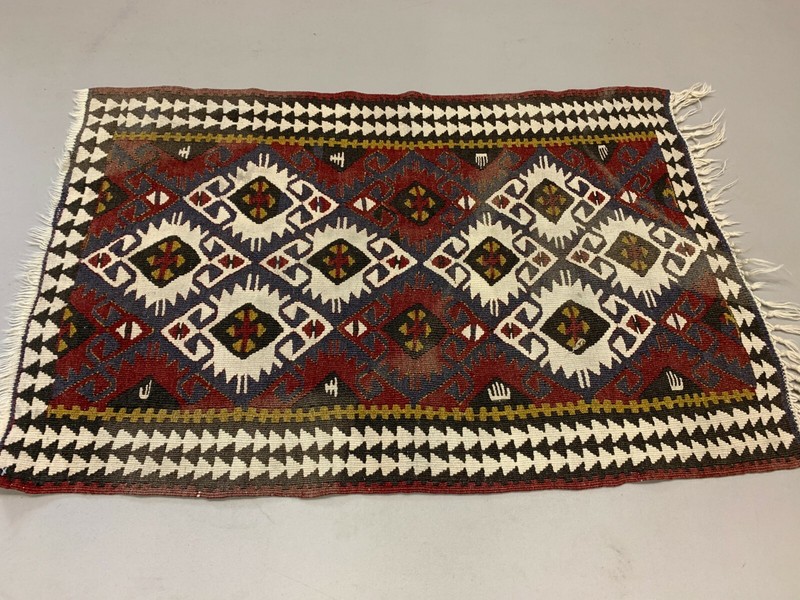 Small Vintage Turkish Kilim 98x63 cm Wool Kelim Rug Red Blue Black gallery