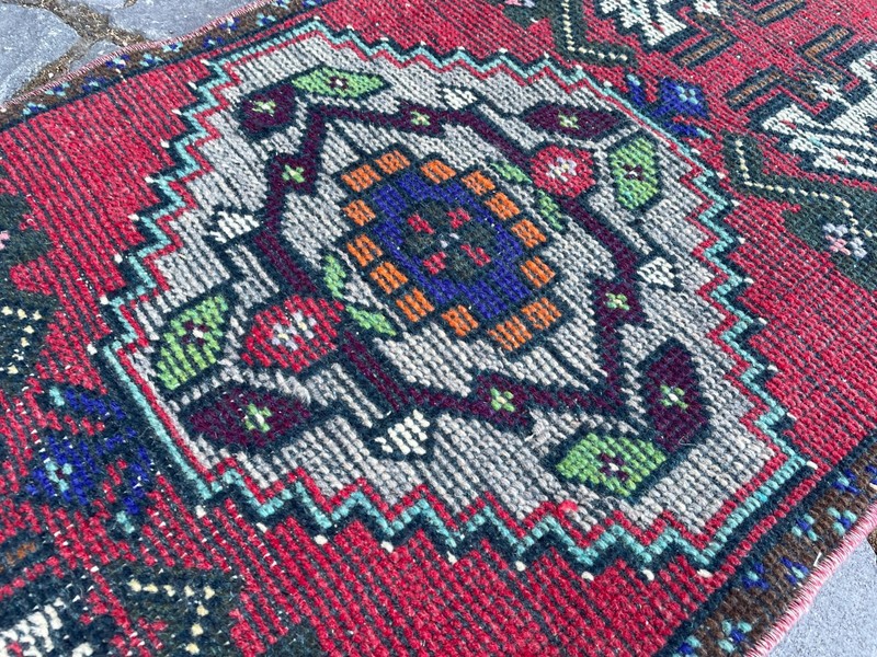 Turkish Vintage Small Rug Handmade Wool Bohemian Bath Mat Rug 1,5 x 3,0 ft gallery