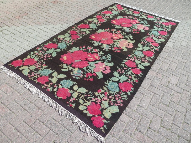 Large Turkish Kilim Rug, Handmade Floor Carpet, Roses Design Wool Rugs 69"x128" gallery