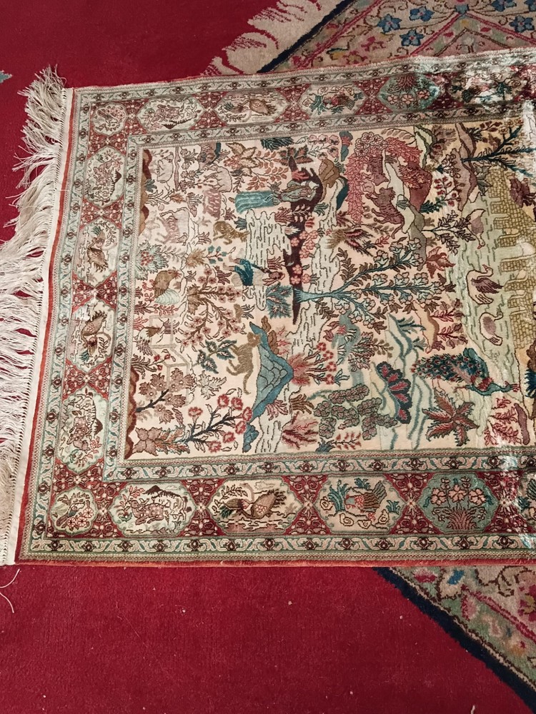 100% KNOTTED WALL RUG