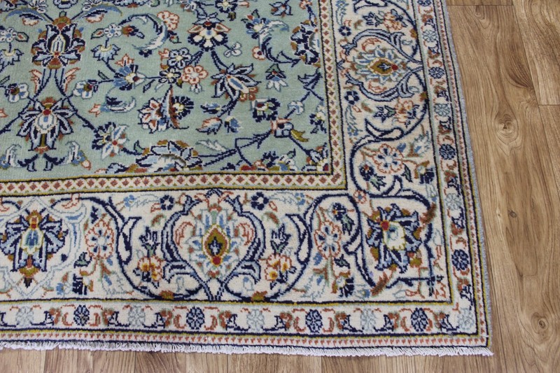 Fine handmade Oriental Keshan rug of superb classic design 215 x 137 cm gallery