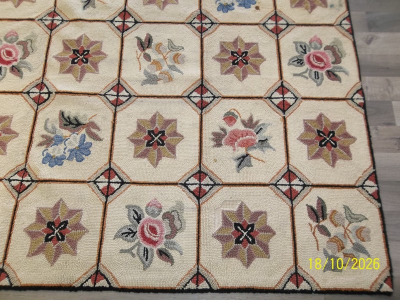 VINTAGE SHABBY AMERICAN WOOL LOOPED HAND HOOKED RUG 112" X 91" FLOWER PANEL gallery