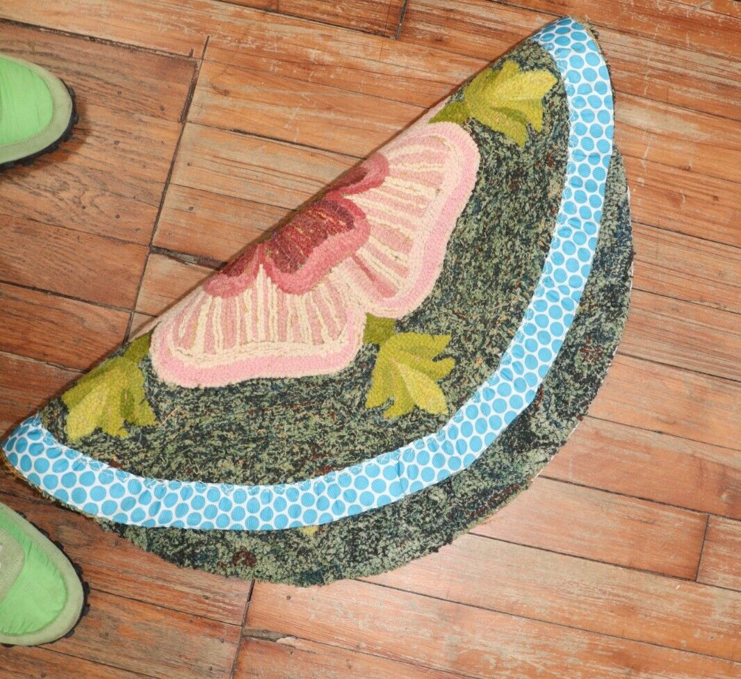 Antique American Hook Hooked Round Rug Size 2' gallery