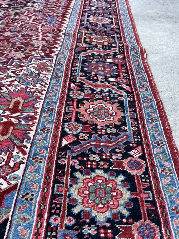 Antique Heriz Carpet 8’6”x11’5” 1940s In Excellent Condition gallery