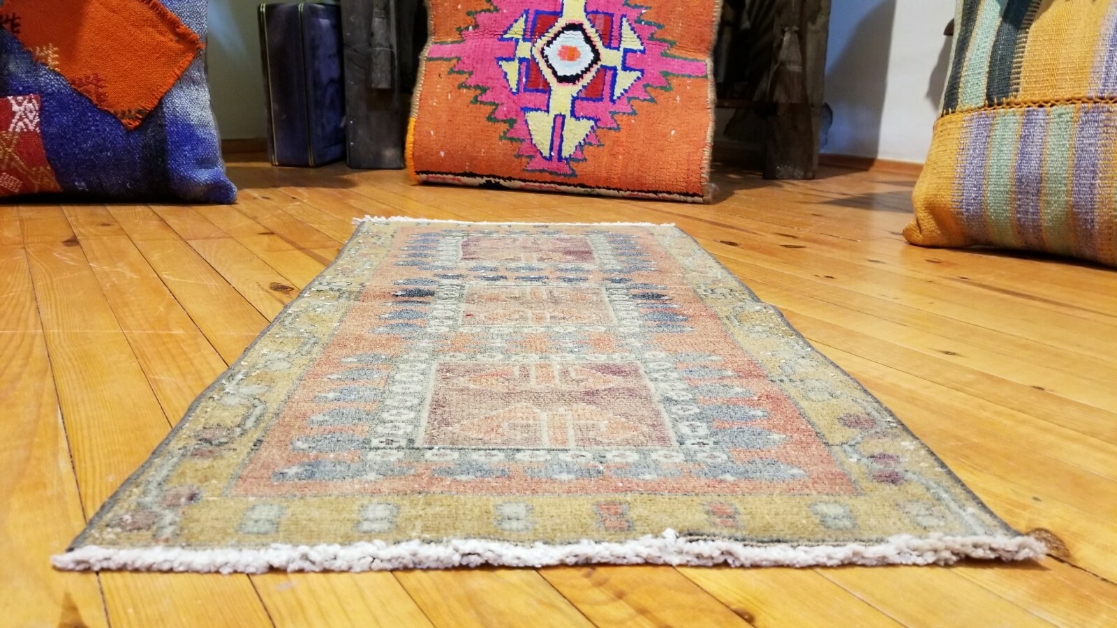 Beautiful Vintage 1970-1980's Wool Pile, Natural Dye Nigde Rug 1’4”x 2’7” gallery