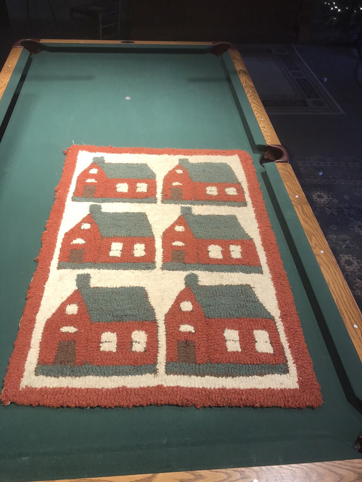 ANTIQUE VTG HOOKED RUG FOLK ART COUNTRY HOUSES 43 1/2 X 30 1/2” BEAUTIFUL gallery