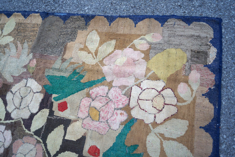 A BEAUIFUL ANTIQUE AMERICAN HOOKED RUG 7x7ft circa 1900 gallery