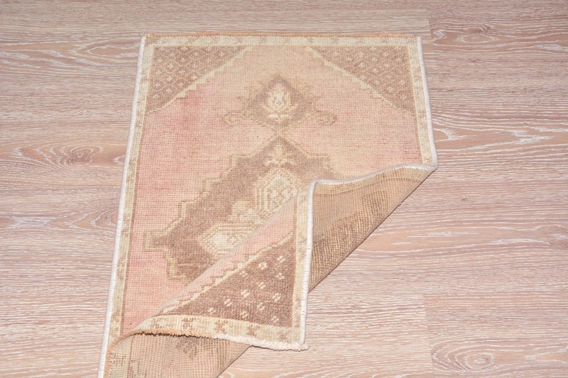 Vintage Turkish Small Rug 1'5x2'6 ft, Small Tribal Oushak Rug, Pink Brown gallery