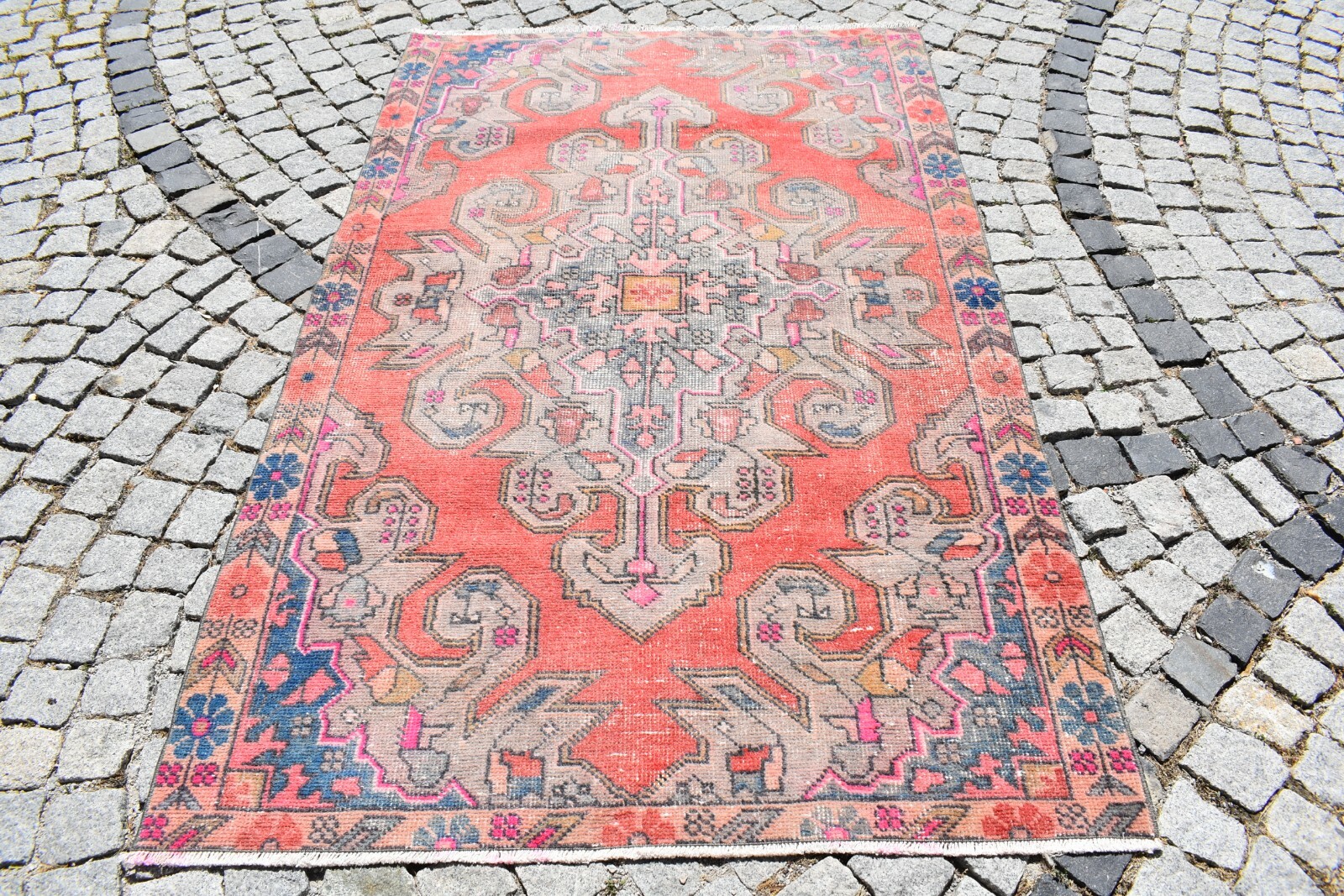 Turkish Muted Dye Rug 4'3 x 6'9 ft Vintage Kilim Anatolian Oushak Medallion Rug gallery