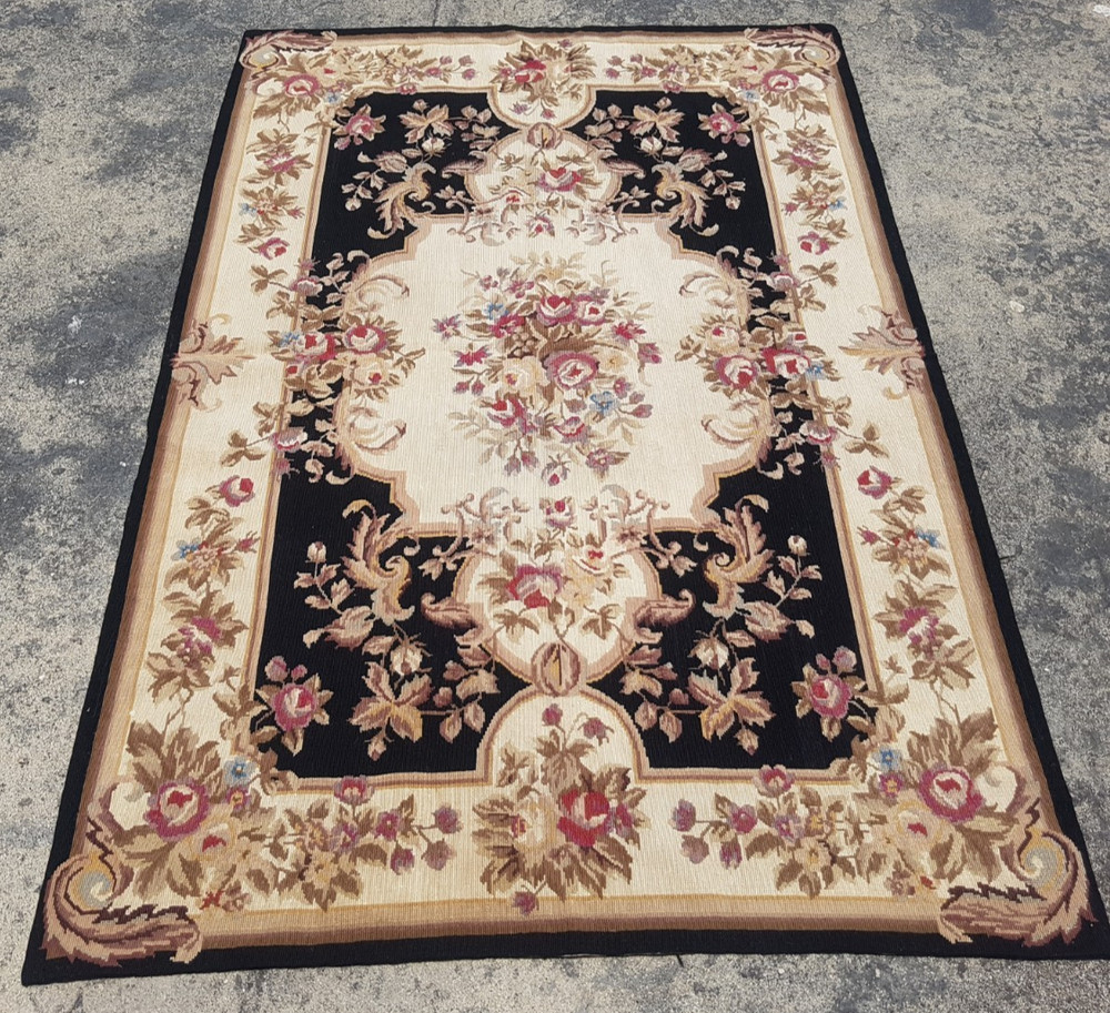 Vintage Handmade French Floral Medallion Needlepoint Wool Rug 177x117 cm