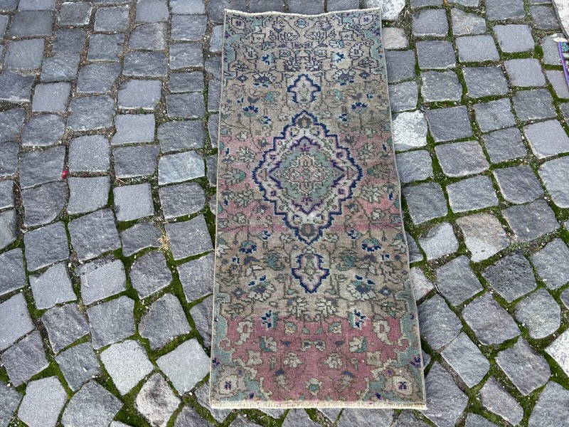 Turkish Small ug, Vintage rug, Handmade wool rug, Entryway rug 1,5 x 3,6 ft gallery